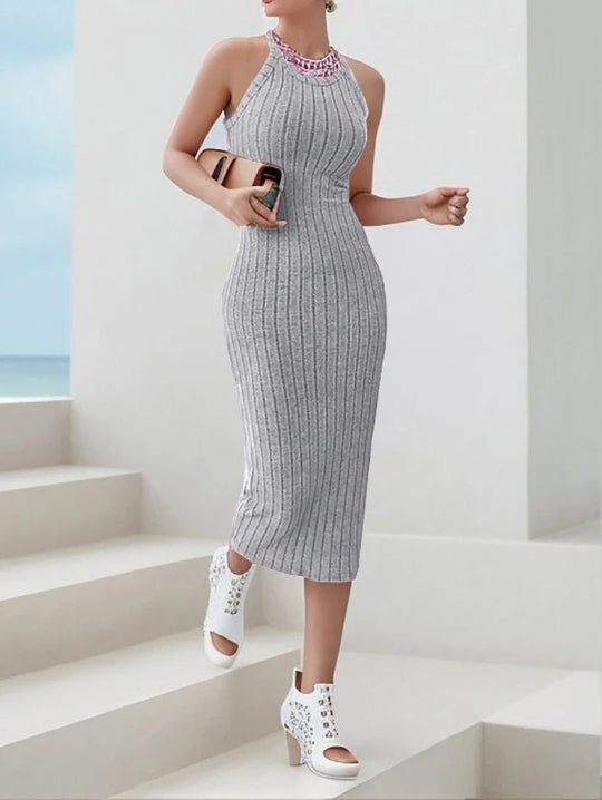 Robe mi-longue moulante à col licou pour femme