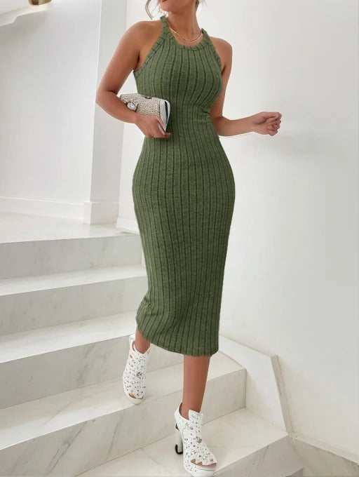 Robe mi-longue moulante à col licou pour femme