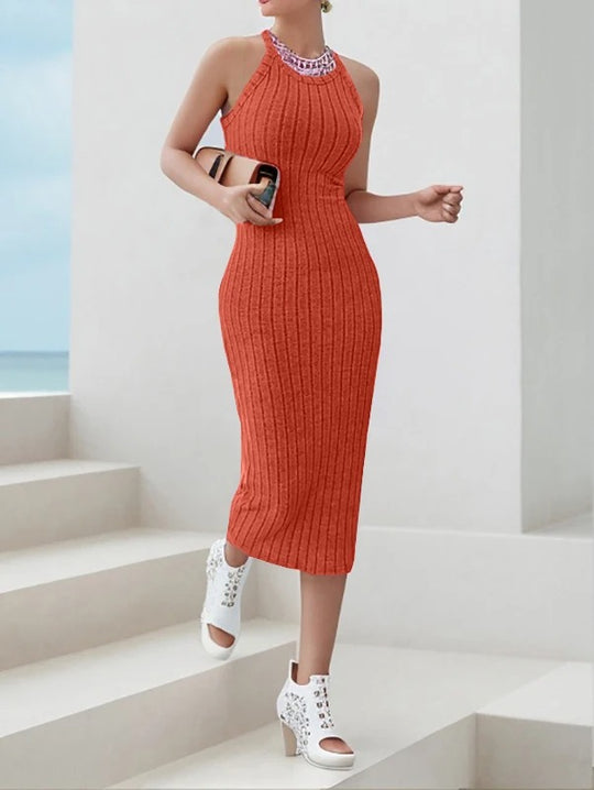 Robe mi-longue moulante à col licou pour femme
