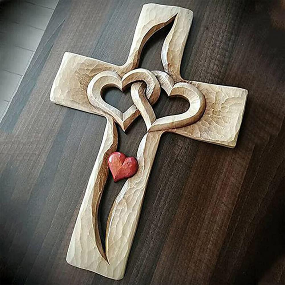 Coeurs entrelacés - Croix en bois sculptée