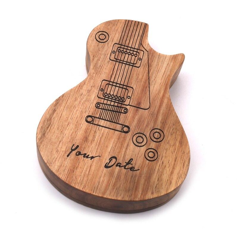 Piques de guitare en bois gravé