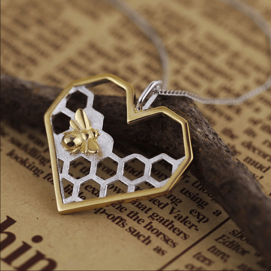 Collier à cœur en nid d'abeille