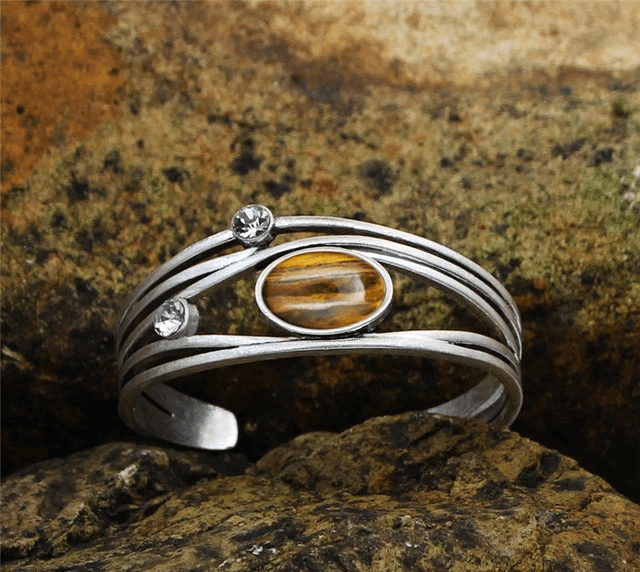 Vieux bracelet en pierre naturelle