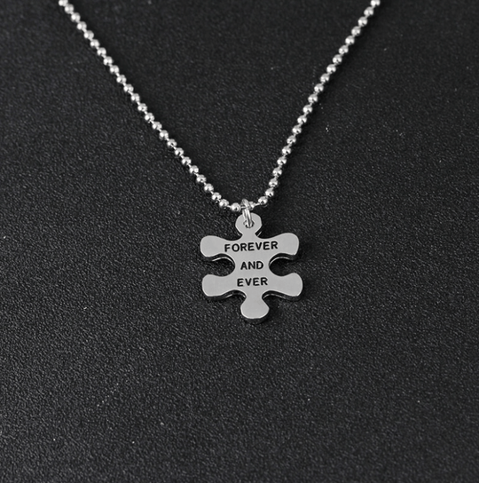 Collier puzzle "L'amour entre nous sera éternel" (The Love Between Us Will Be Forever and Ever)