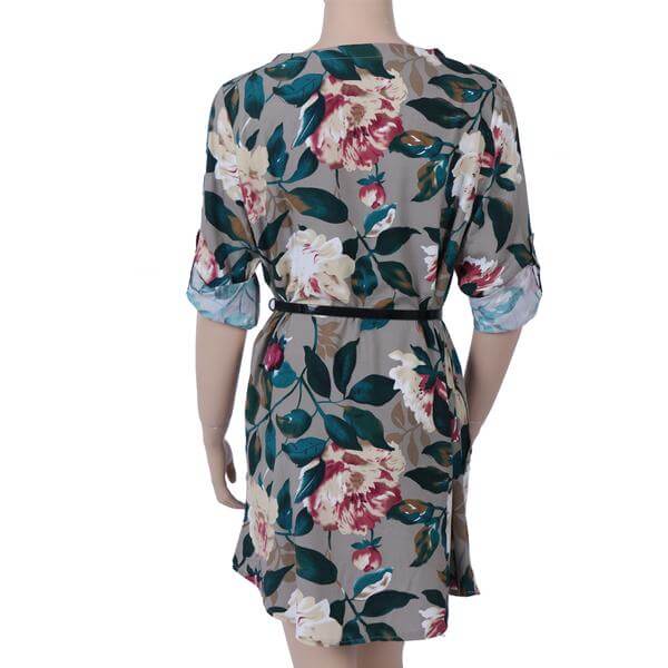 Robe rétro à fleurs et à manches longues